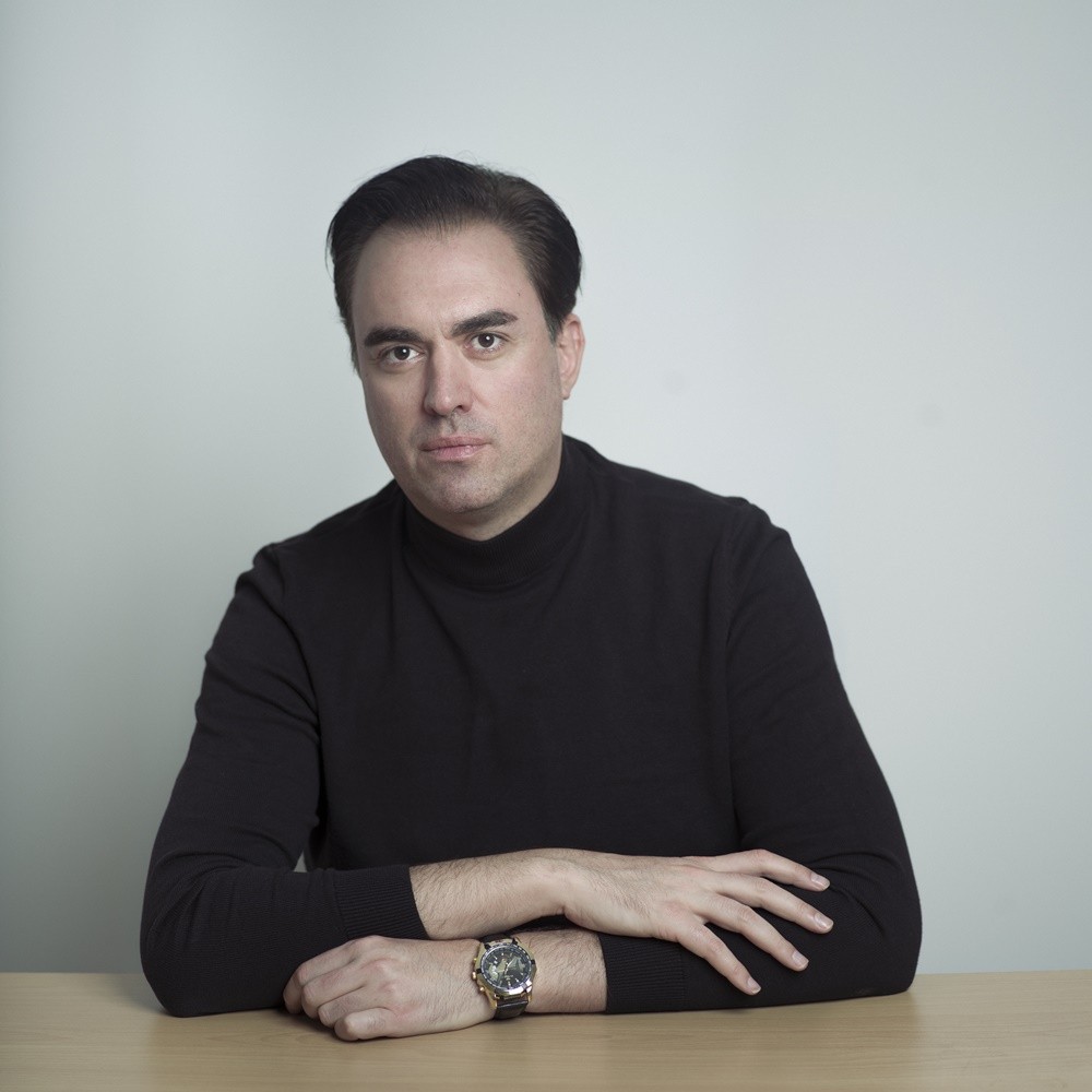 Хули Леонис